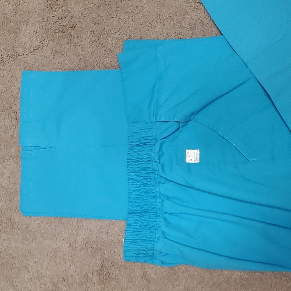 Buttersoft scrubs - Picture 2 of 3